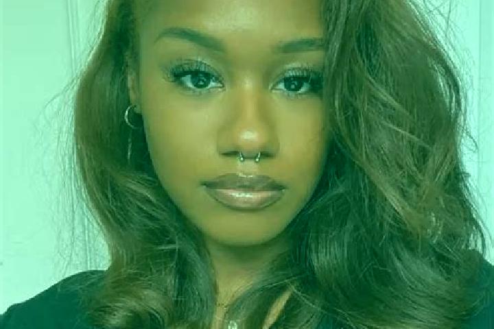 Emma, 20, a auburn brown-eyed ebony companion based in Baron. Offering BDSM, Overnight, Fetish. Available for incall and outcall, day and evening dates.