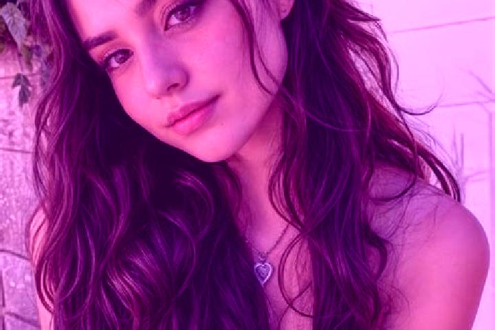 Emma, 20, a auburn brown-eyed latina companion based in Tanakkangulam. Offering Party Girl, Deep French Kissing, Roleplay, Massage, Overnight. Available for ...