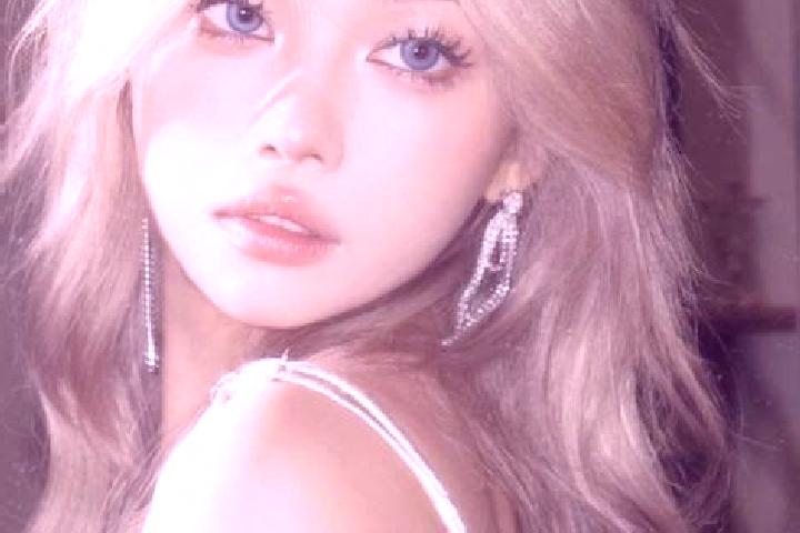 Emma, 20, a blonde grey-eyed asian companion based in Bolou. Offering Massage, 69, Fetish, Couples. Available for incall and outcall, day and evening dates.