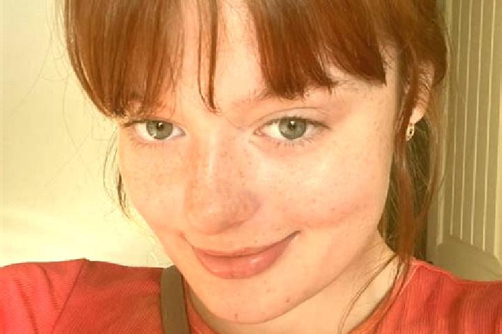 Emma, 20, a red green-eyed caucasian companion based in Fronterita. Offering GFE, Dinner Date, Tantra. Available for incall and outcall, day and evening dates.