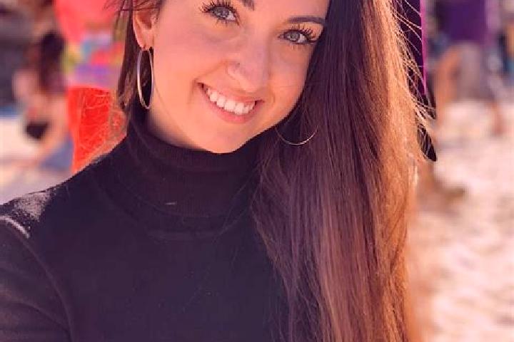 Emma, 20 — Escort in Bea, Spain