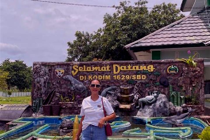 Emma, 20 — Escort in Elopada, Indonesia