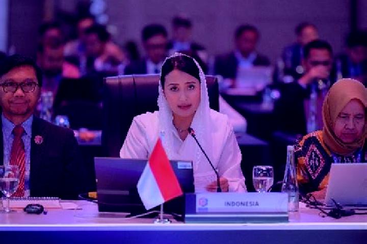 Emma, 20 — Escort in Kanada, Indonesia
