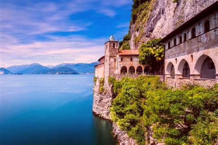 Emma, 20 — Escort in Madonna del Sasso, Italy