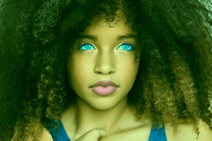 Emma, 21, a black blue-eyed mixed companion based in Novosimeikyne. Offering Fetish, Tantra, Roleplay. Available for incall and outcall, day and evening dates.