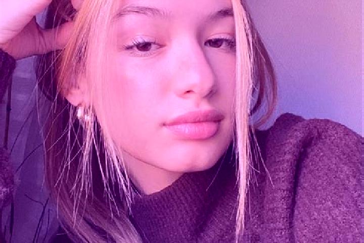 Emma, 21, a blonde brown-eyed ebony companion based in Gruiten. Offering Duos, Couples, Party Girl, Massage. Available for incall and outcall, day and evenin...