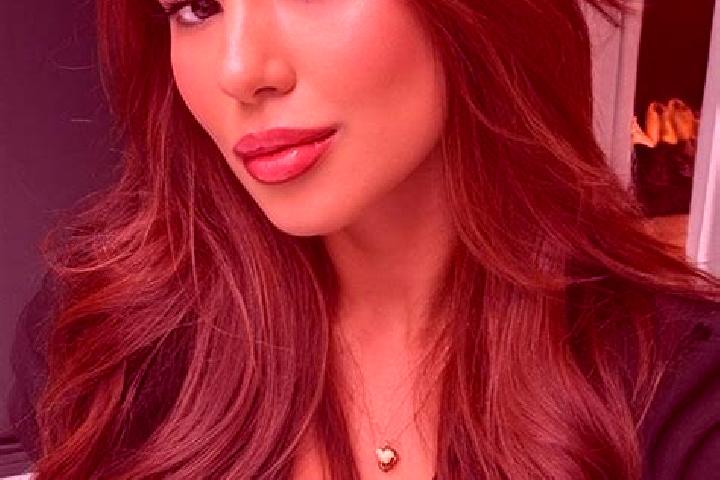 Emma, 21, a chestnut brown-eyed latina companion based in Almarza de Cameros. Offering Fetish, A-Level, GFE. Available for incall and outcall, day and evenin...
