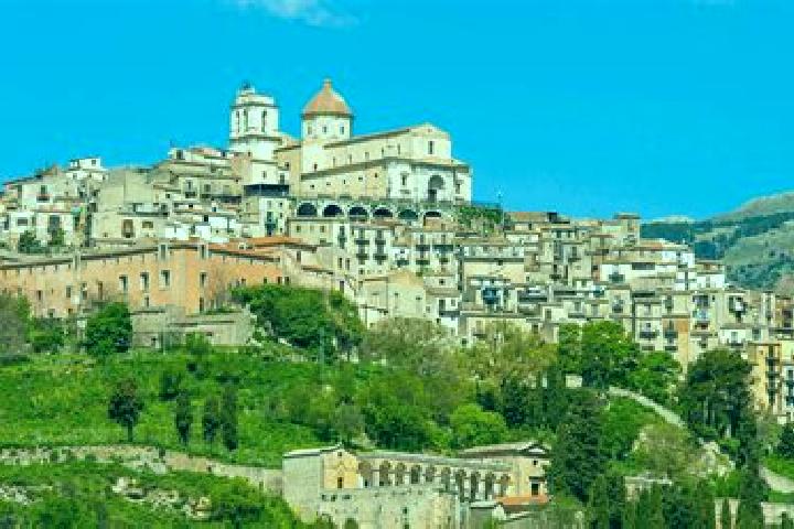 Emma, 21 — Escort in Castel di Lama, Italy