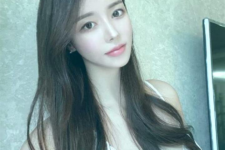 Emma, 21 — Escort in Hacisekililer, Turkey