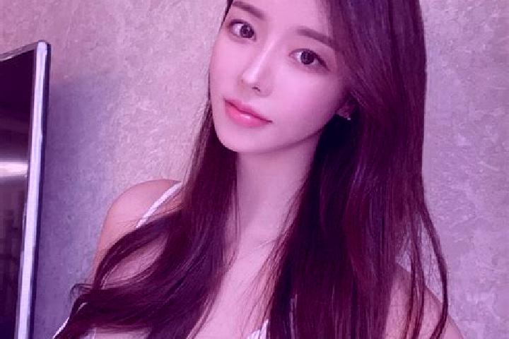 Emma, 21 — Escort in Jiushan, China