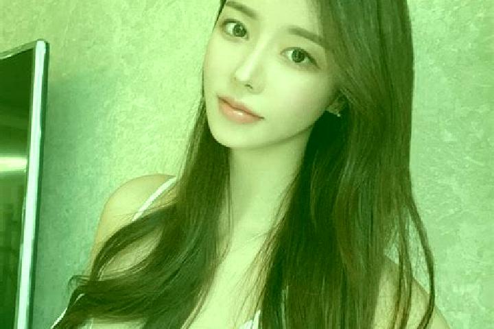 Emma, 21 — Escort in Muzidian, China