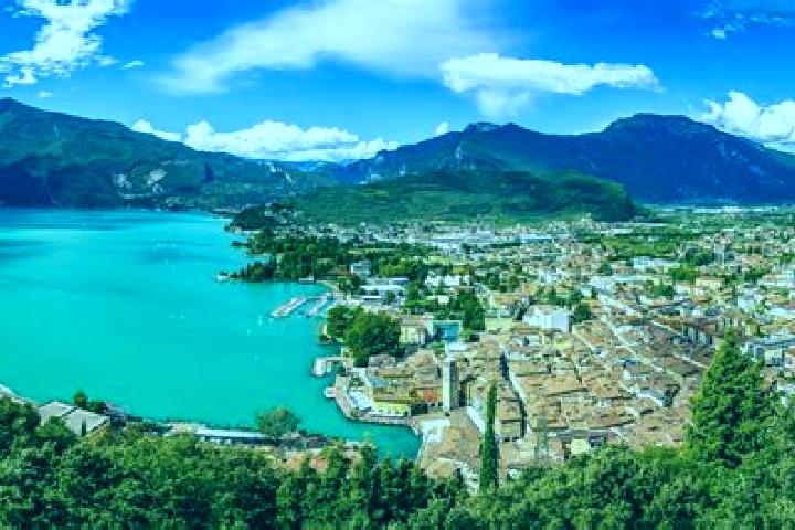 Emma, 21 — Escort in Riva di Solto, Italy