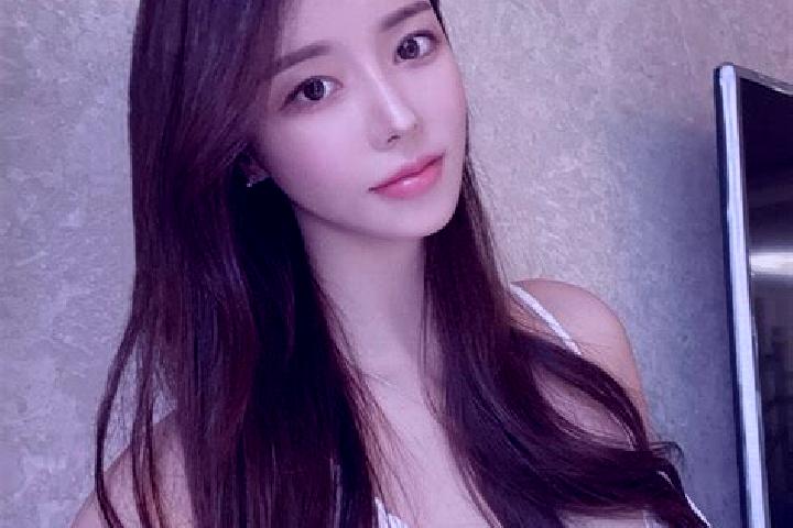Emma, 21 — Escort in Sue, Japan