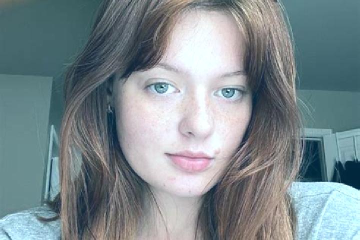 Emma, 22, a auburn grey-eyed indian companion based in Schlieren / Pflugstrasse. Offering Overnight, Striptease, Roleplay, Duos, Deep French Kissing. Availab...