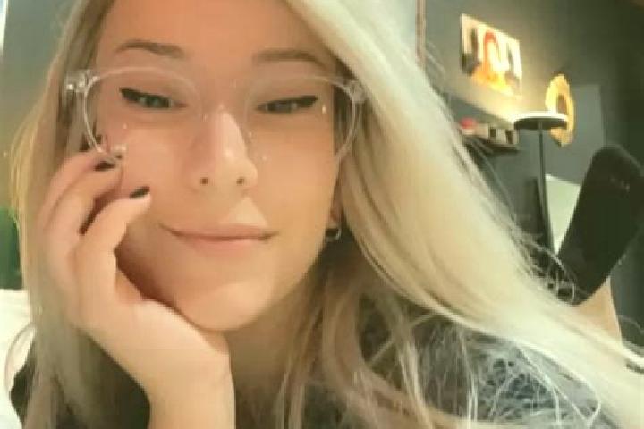 Emma, 22, a blonde amber-eyed mixed companion based in San Gabriel Mixtepec. Offering Duos, Dinner Date, Couples, GFE. Available for incall and outcall, over...