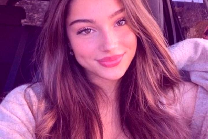 Emma, 22, a brunette blue-eyed latina companion based in Vernoil-le-Fourrier. Offering A-Level, CIM, Erotic Massage, Party Girl. Available for incall and out...