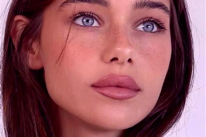 Emma, 22, a brunette brown-eyed indian companion based in Monterubiaglio. Offering OWO, Erotic Massage. Available for incall and outcall, day and evening dates.