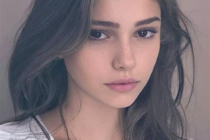 Emma, 22, a brunette hazel-eyed slavic companion based in Maji Mazuri. Offering Prostate Massage, Girlfriend Experience, Deep French Kissing, Roleplay, Coupl...