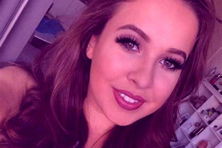Emma, 22, a dark blonde grey-eyed indian companion based in Reynes. Offering Dinner Date, Travel Companion, A-Level, GFE. Available for incall and outcall, o...