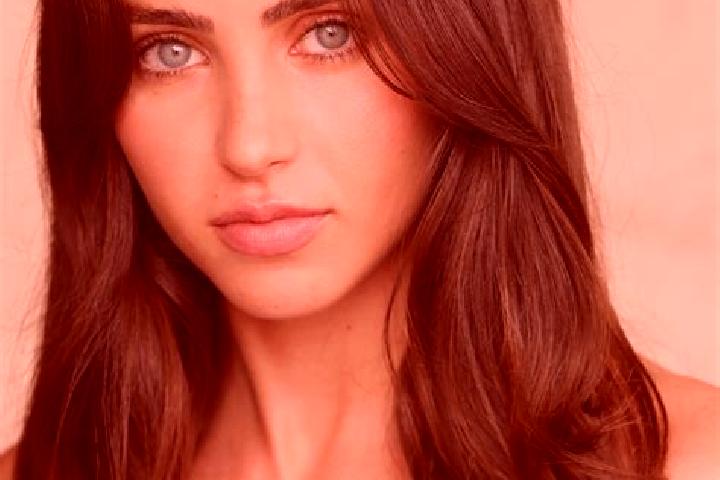 Emma, 22, a red brown-eyed latina companion based in Tupychiv. Offering GFE, Couples, Striptease. Available for incall and outcall, day and evening dates.