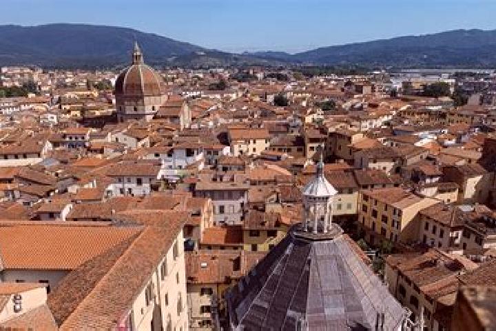 Emma, 22 — Escort in Bucine, Italy