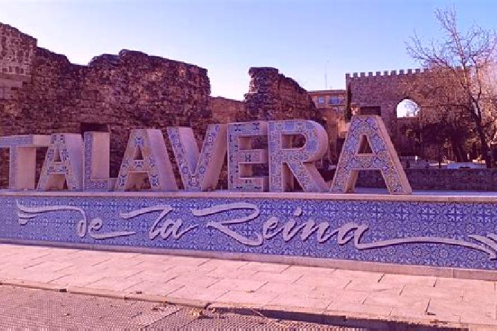Emma, 22 — Escort in Casas de Reina, Spain