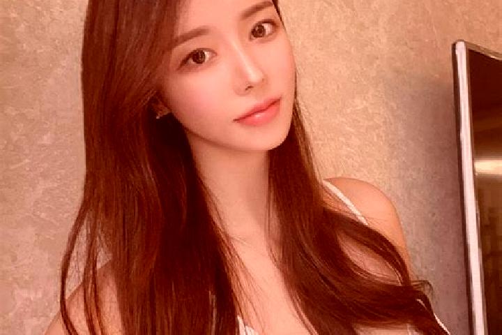 Emma, 22 — Escort in Liangsan, China