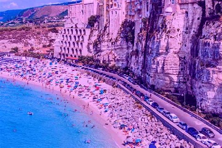 Emma, 22 — Escort in Prezza, Italy