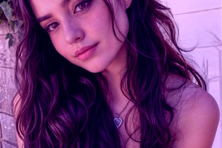 Emma, 23, a auburn amber-eyed middle eastern companion based in West Hamburg. Offering Erotic Massage, GFE, A-Level. Available for incall and outcall, overni...