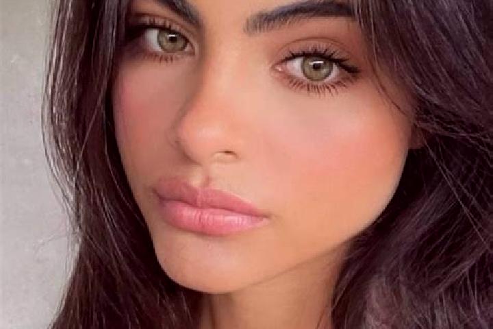 Emma, 23, a brunette dark-eyed slavic companion based in Nor Yedesia. Offering GFE, A-Level, Massage. Available for incall and outcall, overnight bookings av...