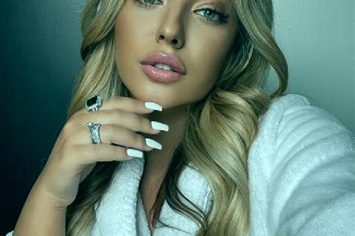 Emma, 23 — Escort in Paattinen, Finland