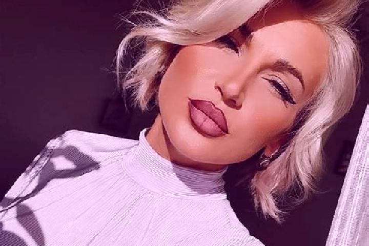 Emma, 23 — Escort in Ruginesti, Romania