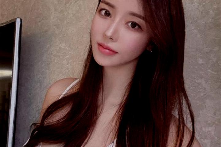 Emma, 23 — Escort in Ulan, China
