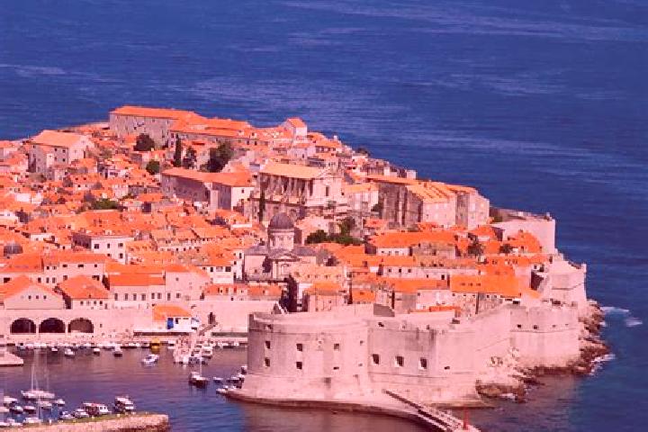 Emma, 23 — Escort in Vis, Croatia