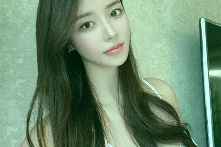 Emma, 23 — Escort in Yantongshan, China