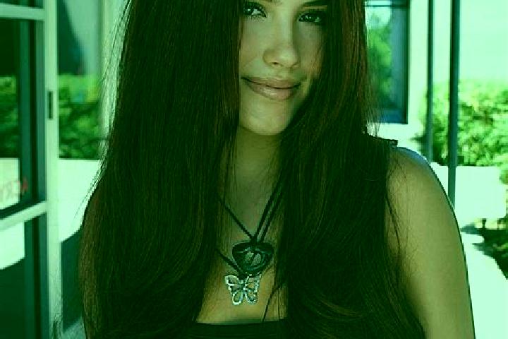Emma, 24, a auburn dark-eyed middle eastern companion based in Kunzell. Offering Fetish, Massage, Roleplay, Striptease, Girlfriend Experience. Available for ...