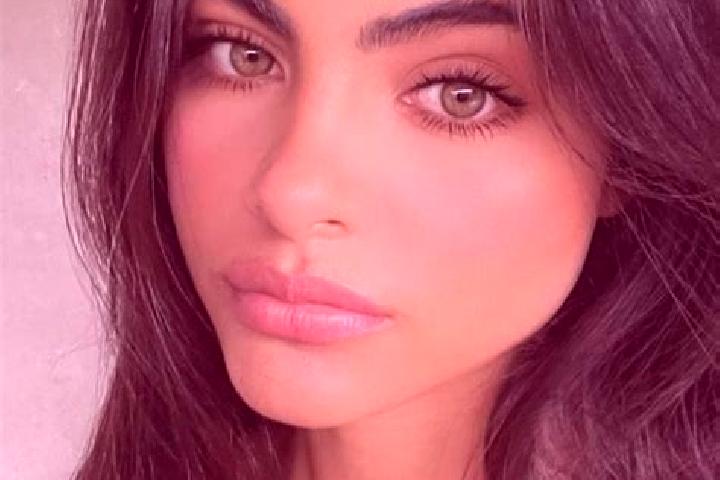 Emma, 24, a brunette hazel-eyed mediterranean companion based in Brka. Offering A-Level, BDSM, Dinner Date, Tantra. Available for incall and outcall, day and...