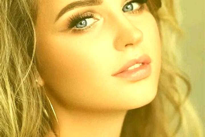 Emma, 24, a dark blonde blue-eyed mediterranean companion based in Carmignano. Offering Dinner Date, Striptease, Girlfriend Experience, Duos, Fetish. Availab...