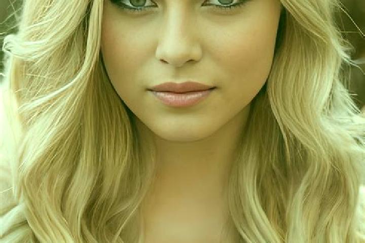 Emma, 24, a dark blonde dark-eyed mixed companion based in Chalma. Offering Deep French Kissing, A-Level. Available for incall and outcall, day and evening d...