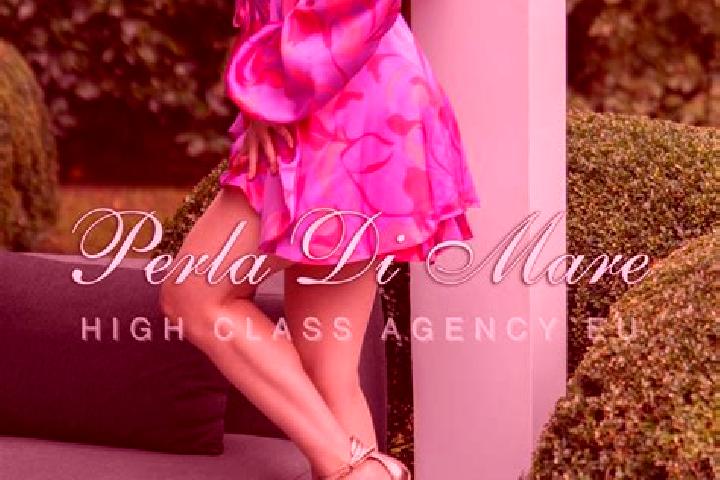Emma, 24 — Escort in Agrisu Mare, Romania