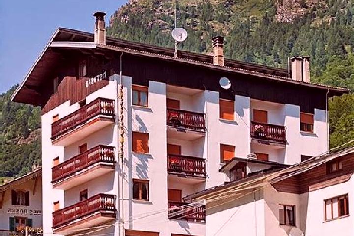 Emma, 24 — Escort in Alagna, Italy