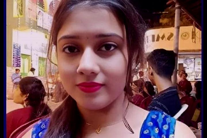 Emma, 24 — Escort in Fatehpur Chaurasi, India
