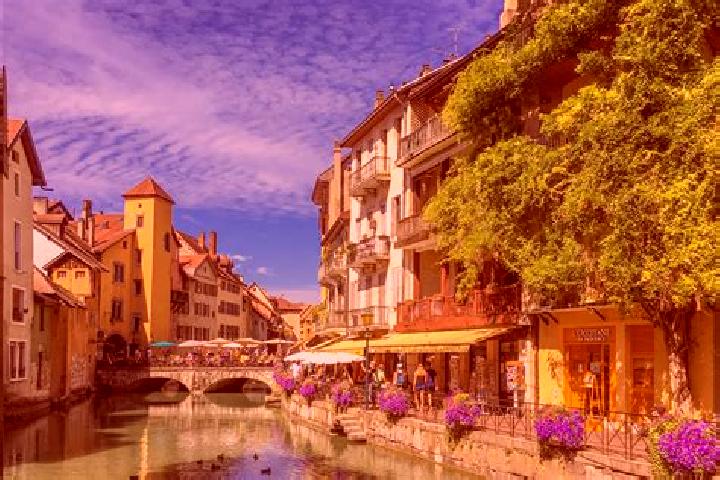 Emma, 24 — Escort in Frontonas, France