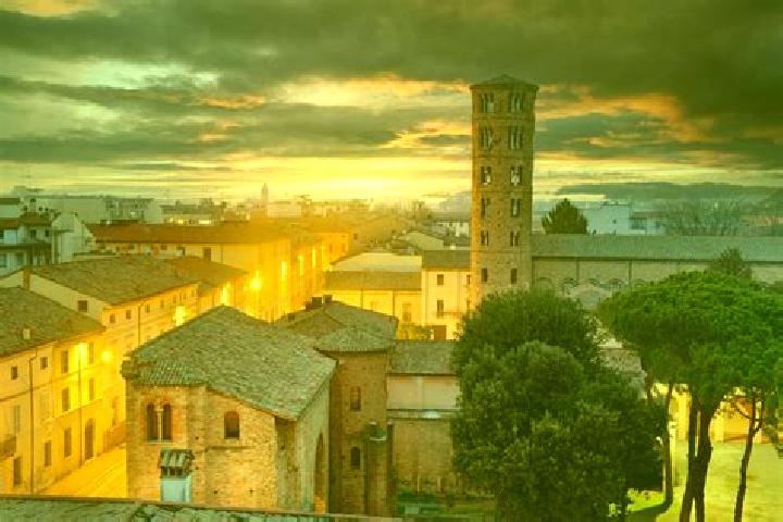 Emma, 24 — Escort in Pisignano, Italy
