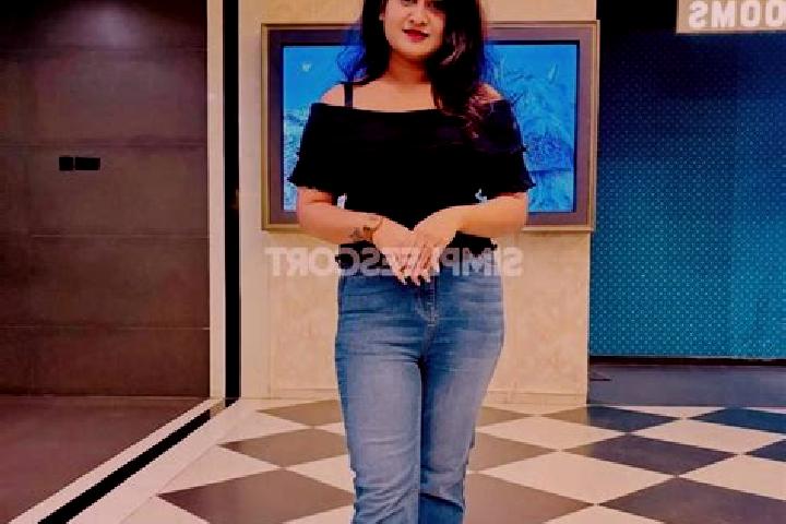 Emma, 24 — Escort in Uttar Athiabari, India