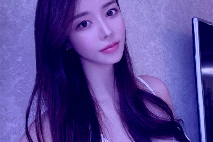 Emma, 24 — Escort in Zhalinghu, China