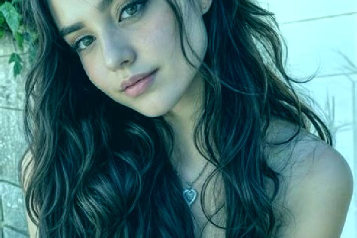 Emma, 25, a auburn hazel-eyed caribbean companion based in Violi Charaki. Offering 69, GFE, Girlfriend Experience. Available for incall and outcall, day and ...