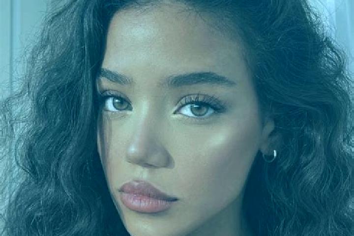 Emma, 25, a black brown-eyed caribbean companion based in Hoofddorp. Offering Duos, GFE, CIM. Available for incall and outcall, day and evening dates.