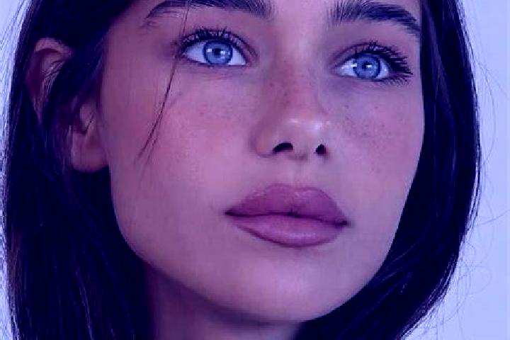 Emma, 25, a brunette grey-eyed latina companion based in Poiana Teiului. Offering Striptease, Overnight, Roleplay, BDSM. Available for incall and outcall, ov...