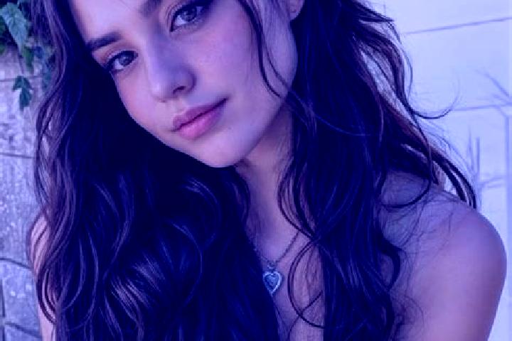 Emma, 25, a brunette hazel-eyed middle eastern companion based in Rozdolne. Offering Travel Companion, Striptease, BDSM, Deep French Kissing. Available for i...